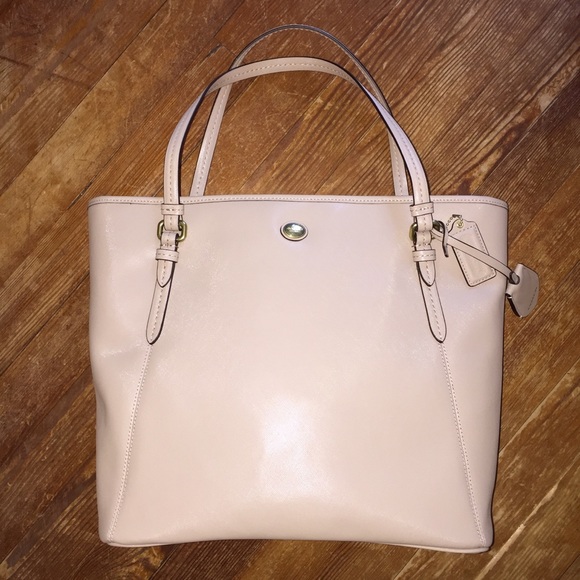 Coach Handbags - NWT Coach Peyton Leather Zip Top Tote
